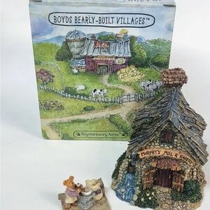 Boyds Bears Bearly-Built Villages Figurine - Brown and Green